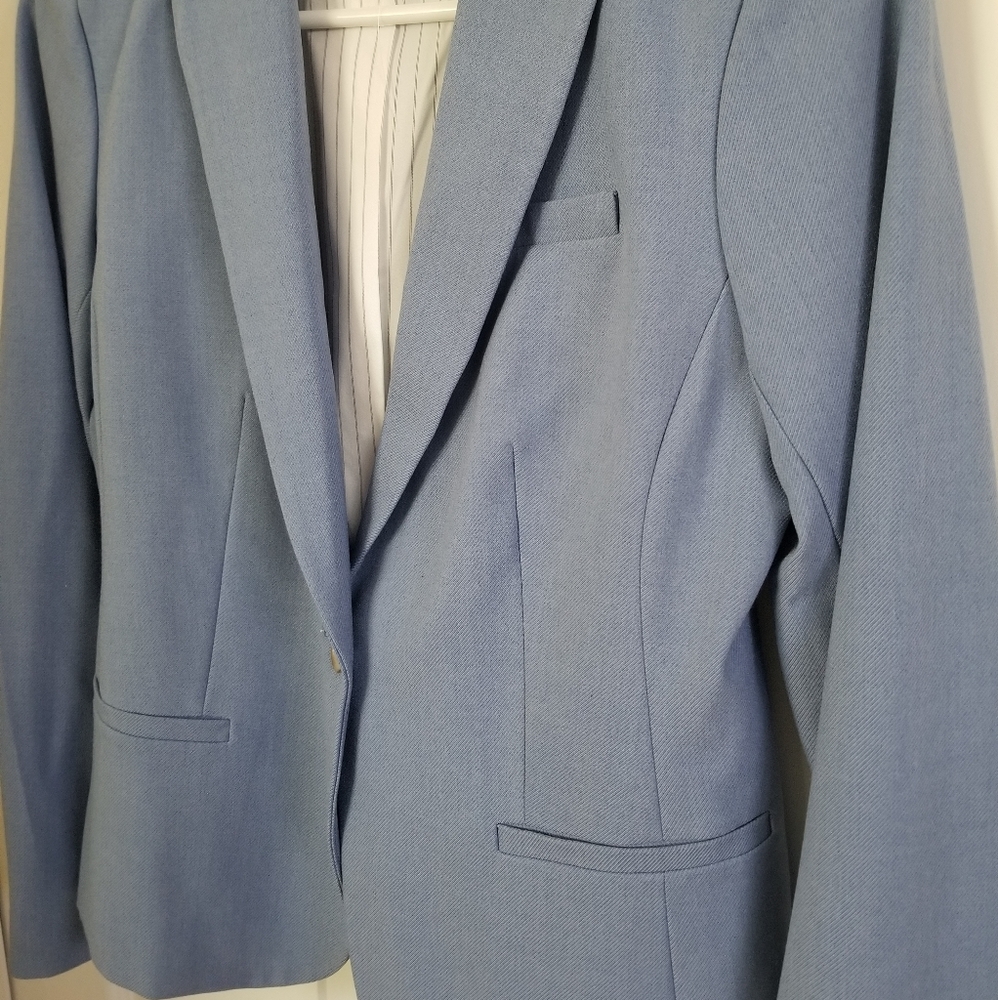 Blazer - Picture 2 of 9